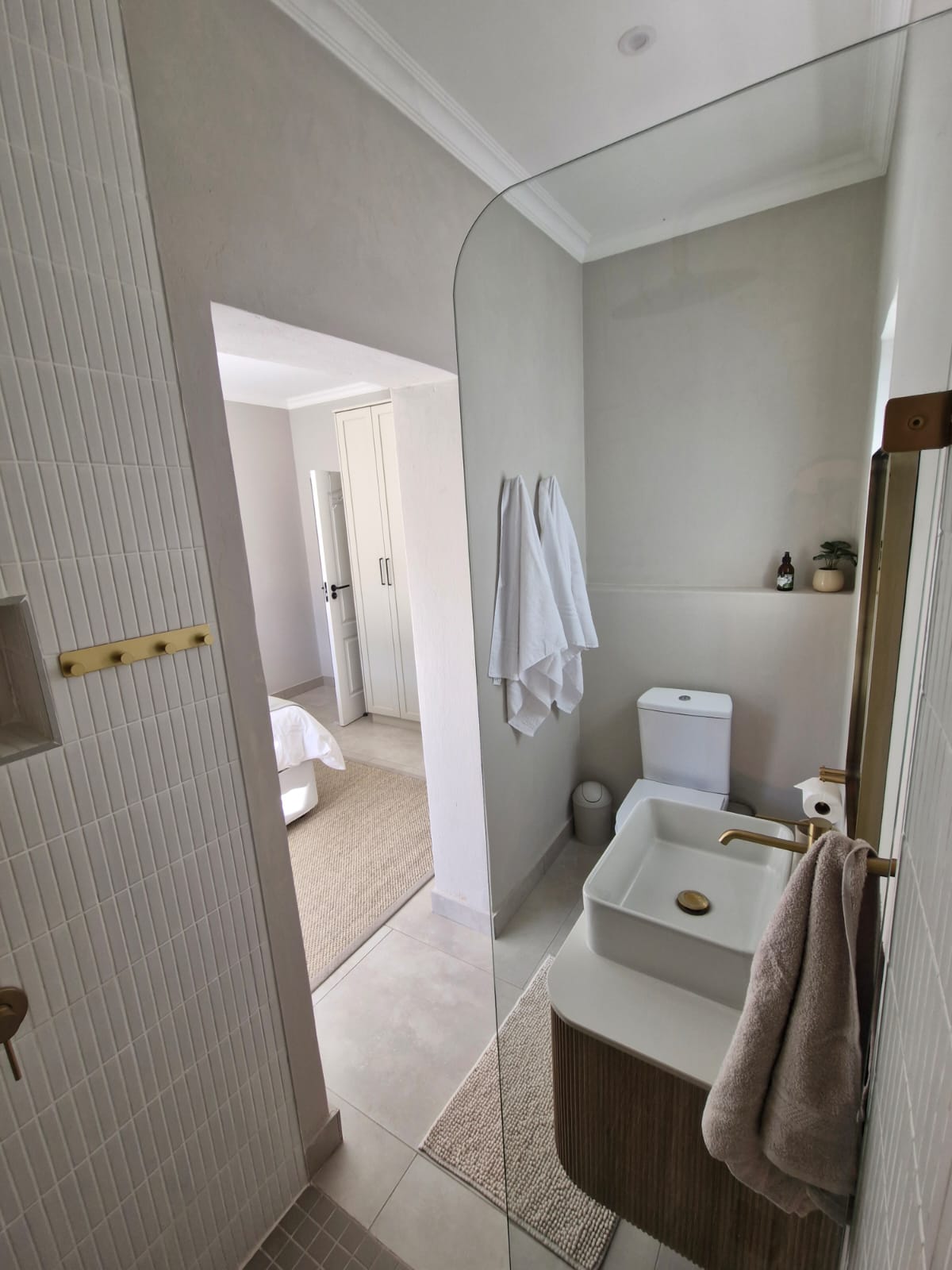 Ensuite Bathroom & Hallway — Tsitsikamma House