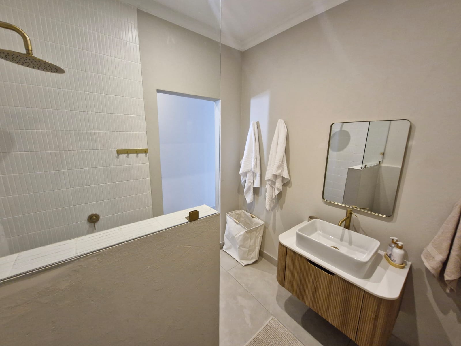 Bathroom with Soaking Tub — Tsitsikamma House