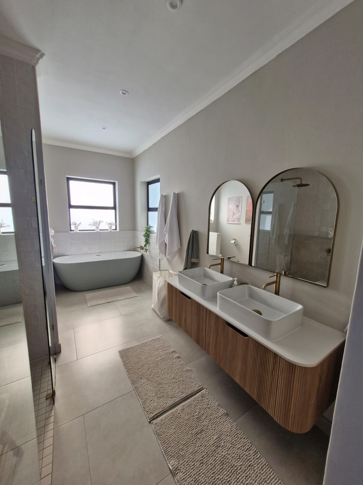 Double Vanity Bathroom — Tsitsikamma House